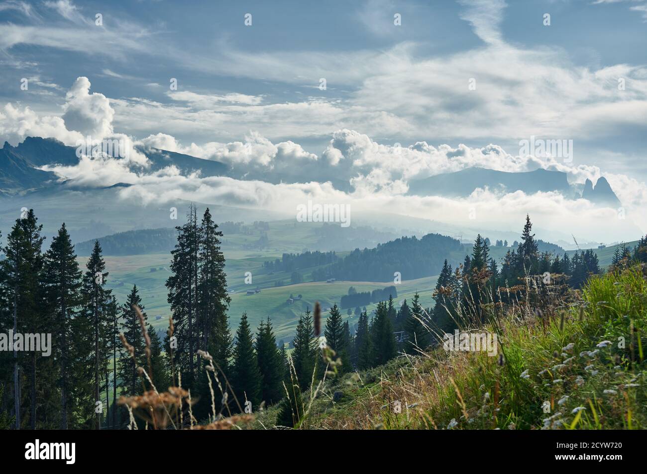 Wolken über der Seiser Alm, Südtirol, Italien Stockfoto