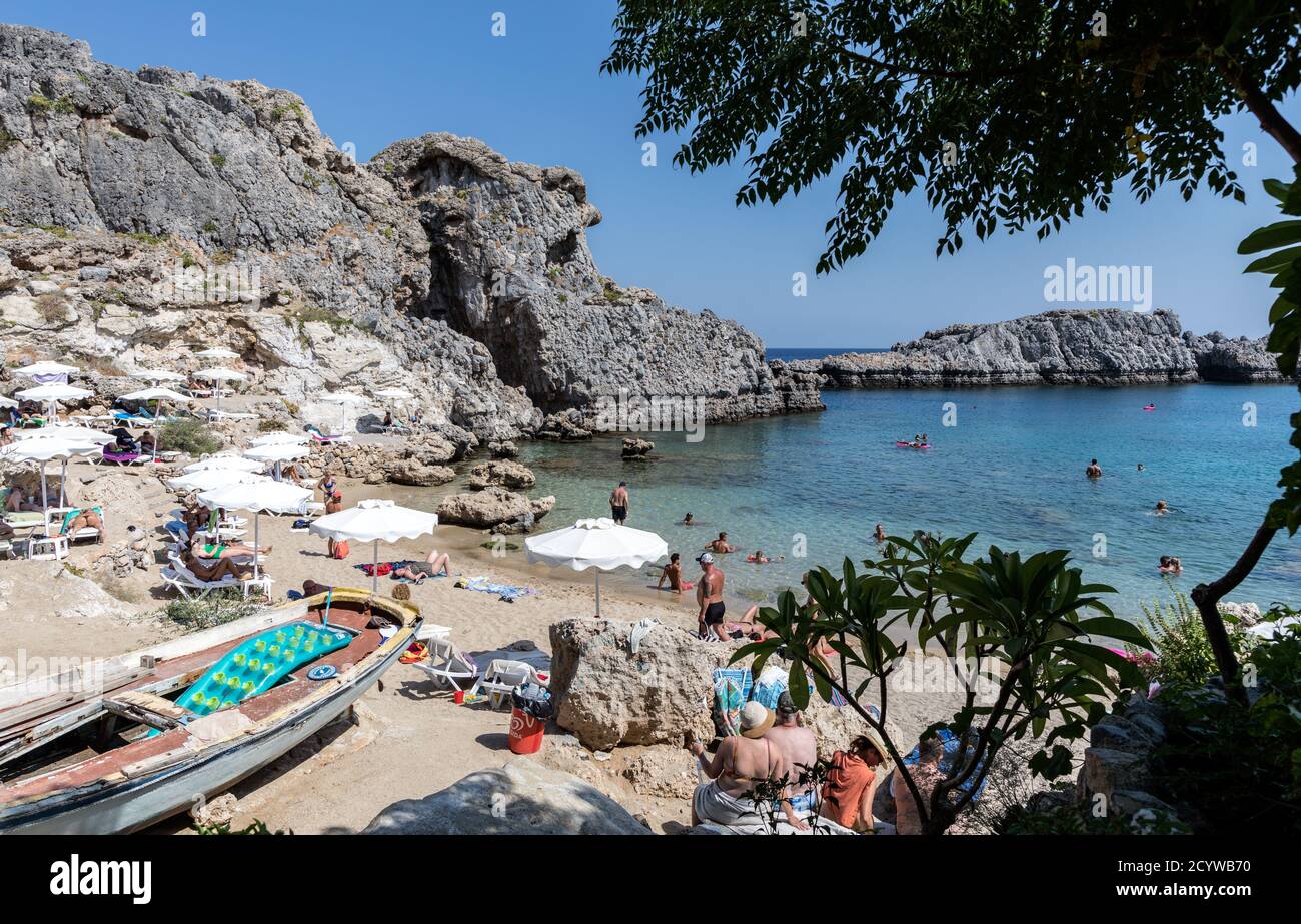 Strandbetten auf St. Pauls Bay Lindos Rhodes Griechenland Stockfoto