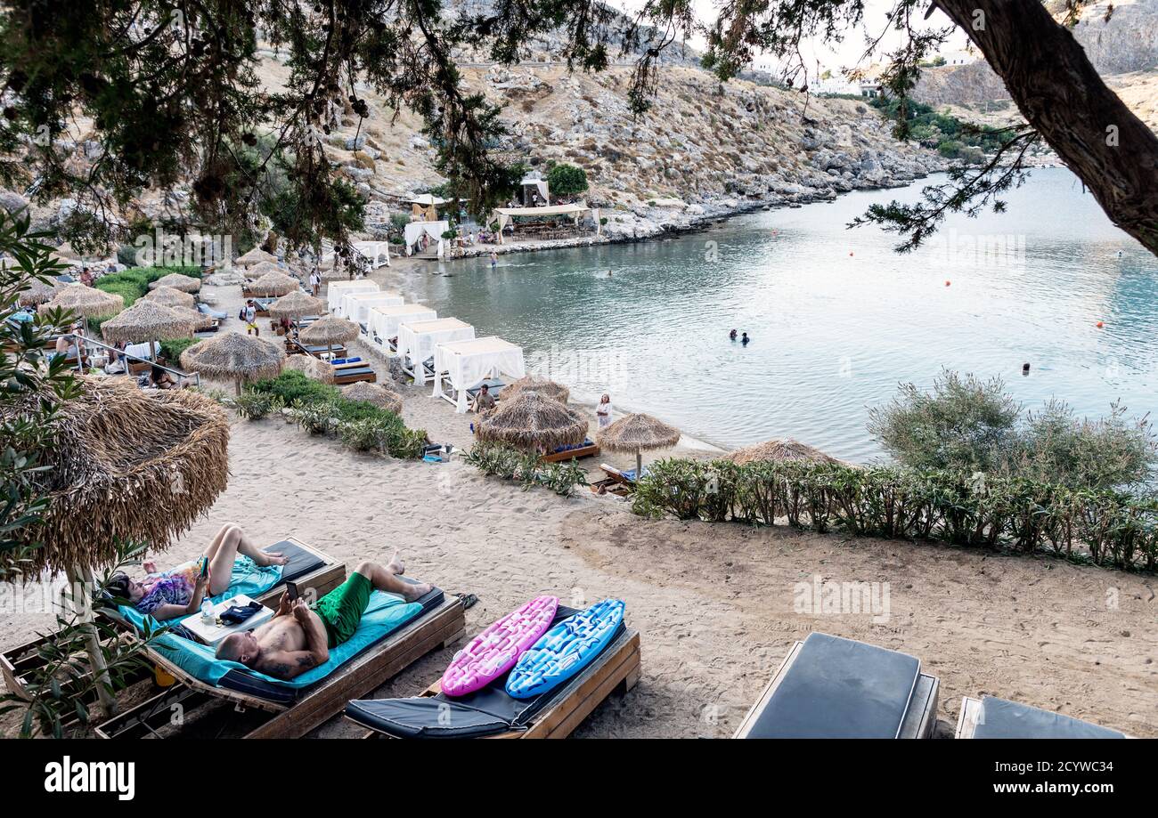 Strandbetten auf St. Pauls Bay Lindos Rhodes Griechenland Stockfoto