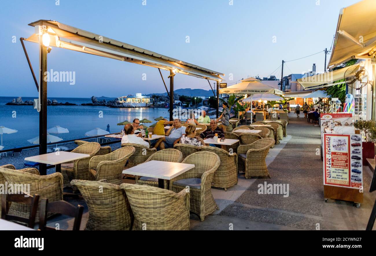 Tavernen in Haraki bei Nacht Rhodos Griechische Inseln Griechenland Stockfoto