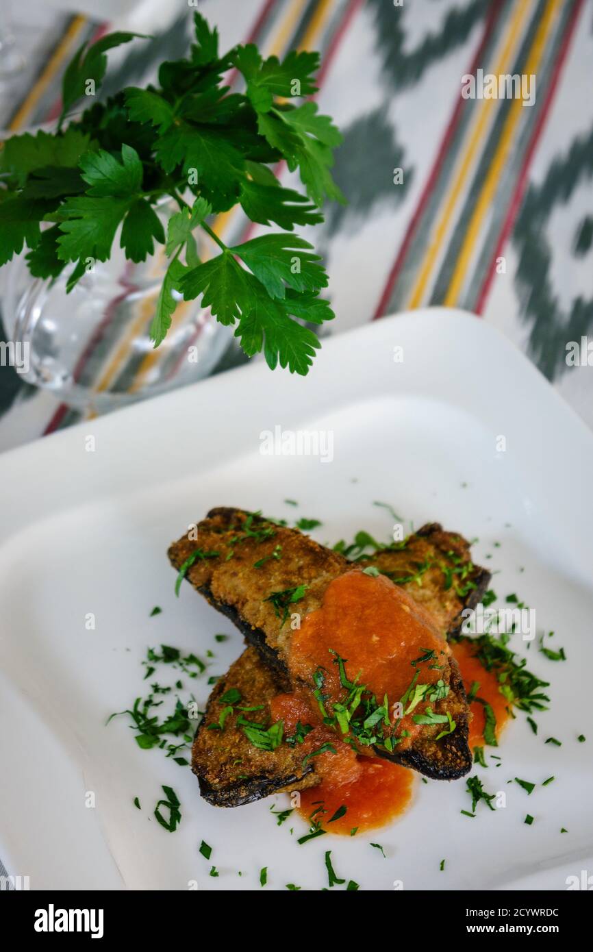 Berenjenas rellenas, Colonia de Sant Jordi, Mallorca, Balearen, Spanien. Stockfoto