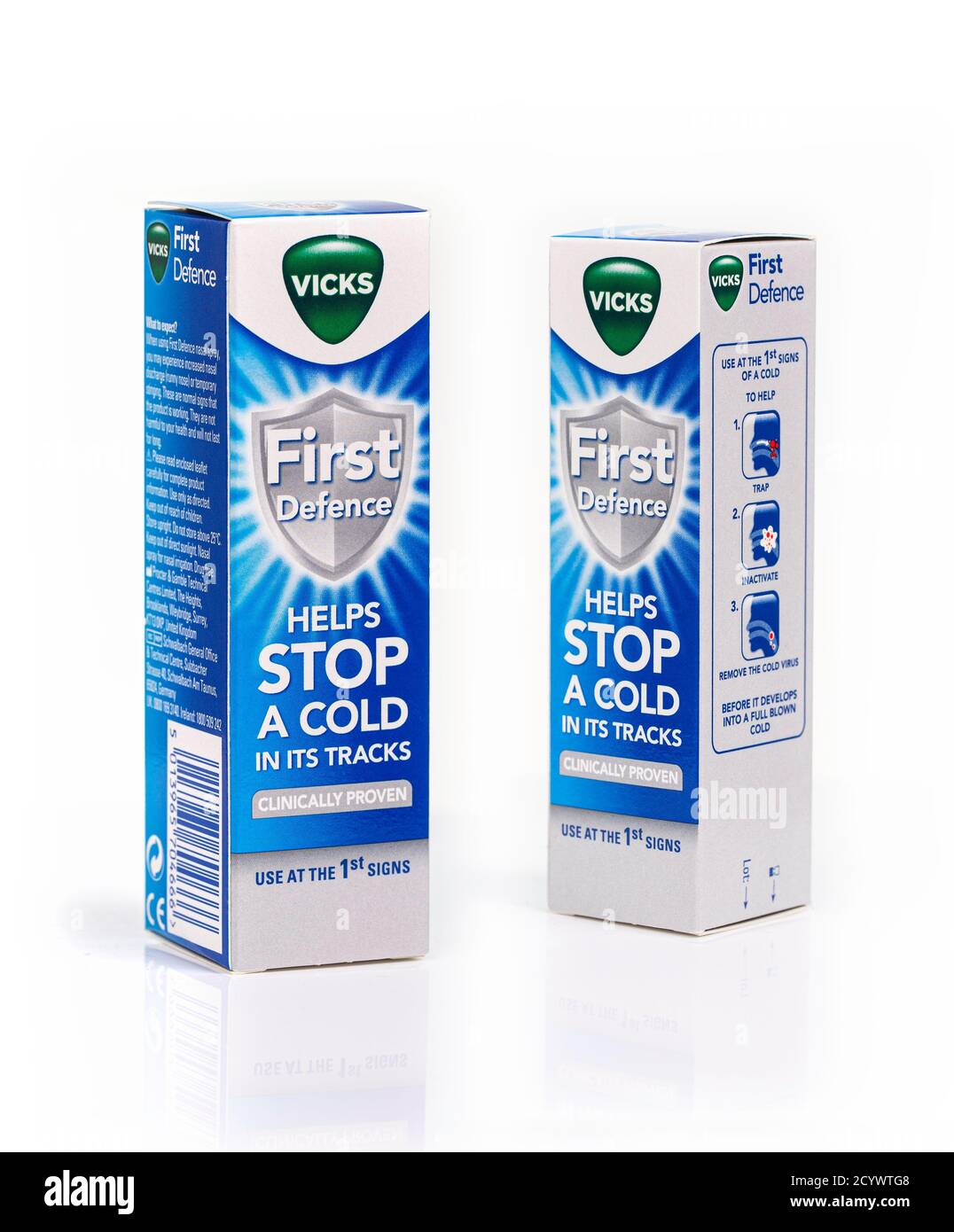 SWINDON, Großbritannien - 2. Oktober 2020: Vicks First Defense Nasenspray hilft, eine Erkältung in seinen Spuren zu stoppen - Einsatz bei den ersten Anzeichen, klinisch erwiesen Stockfoto