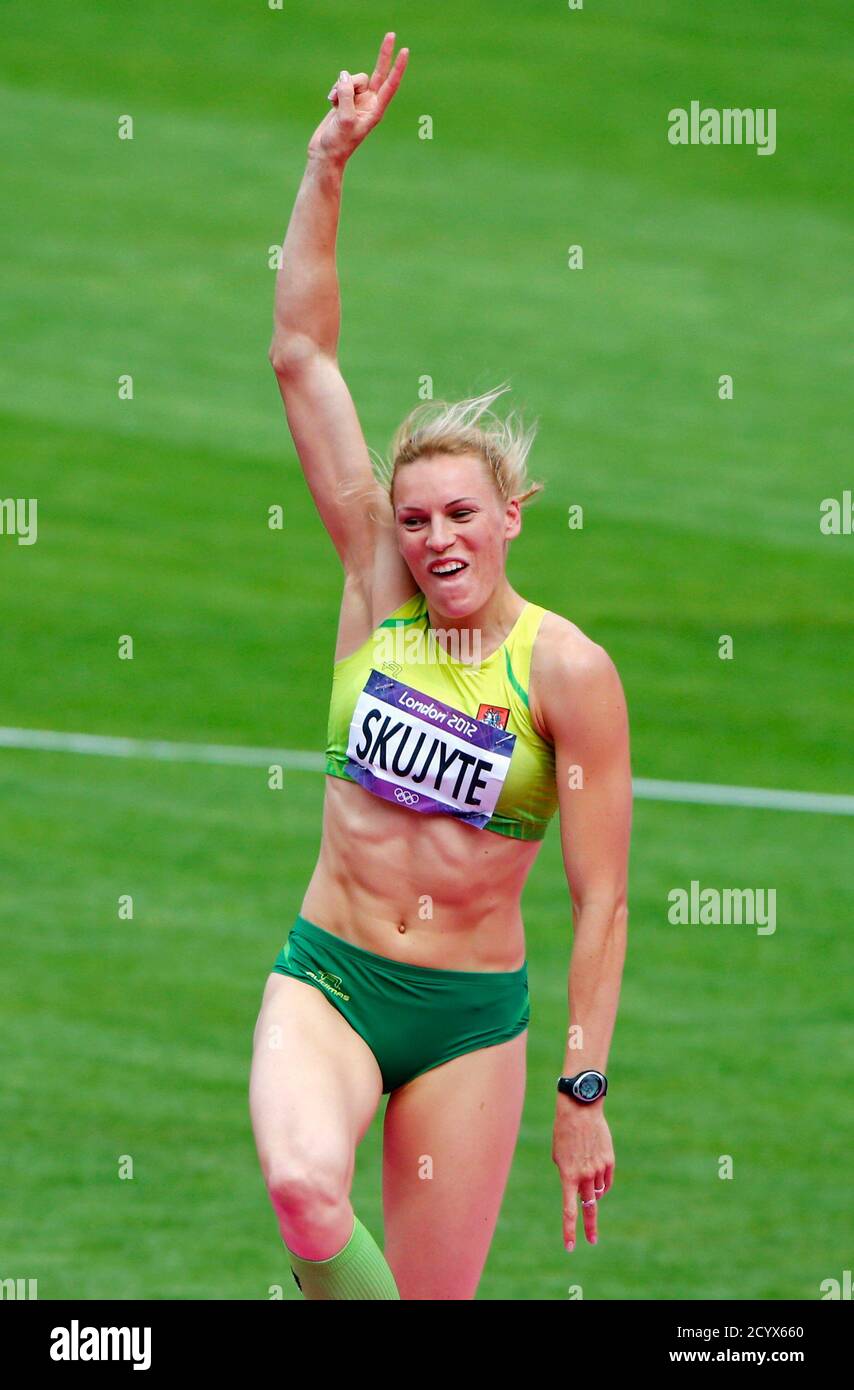 Litauens Austra Skujyte Reagiert Nach Ihrem Sprung Wahrend Ihre Frauen Siebenkampf Hochsprung Gruppe A Veranstaltung In London 2012 Olympische Spiele Im Olympiastadion 3 August 2012 Reuters David Gray Grossbritannien Tags Olympia Sport