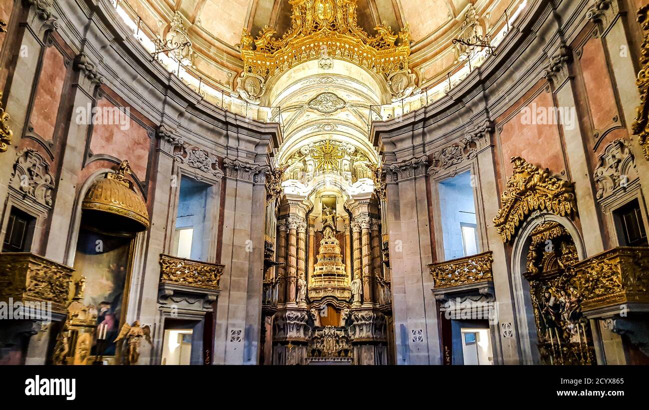 Innenraum der Clerigos Kirche. Porto, Portugal Stockfoto