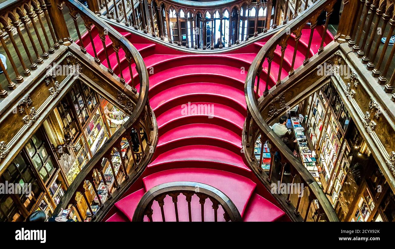 Livraria Lello, eine der ältesten Buchhandlungen in Portugal. Porto. Stockfoto