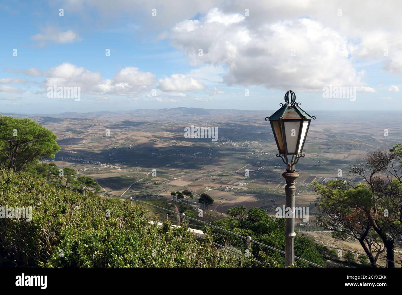 Spektakuläre Aussicht vom Giardino del Balio in der Nähe von Schloss Venus Erice, Sizilien Stockfoto