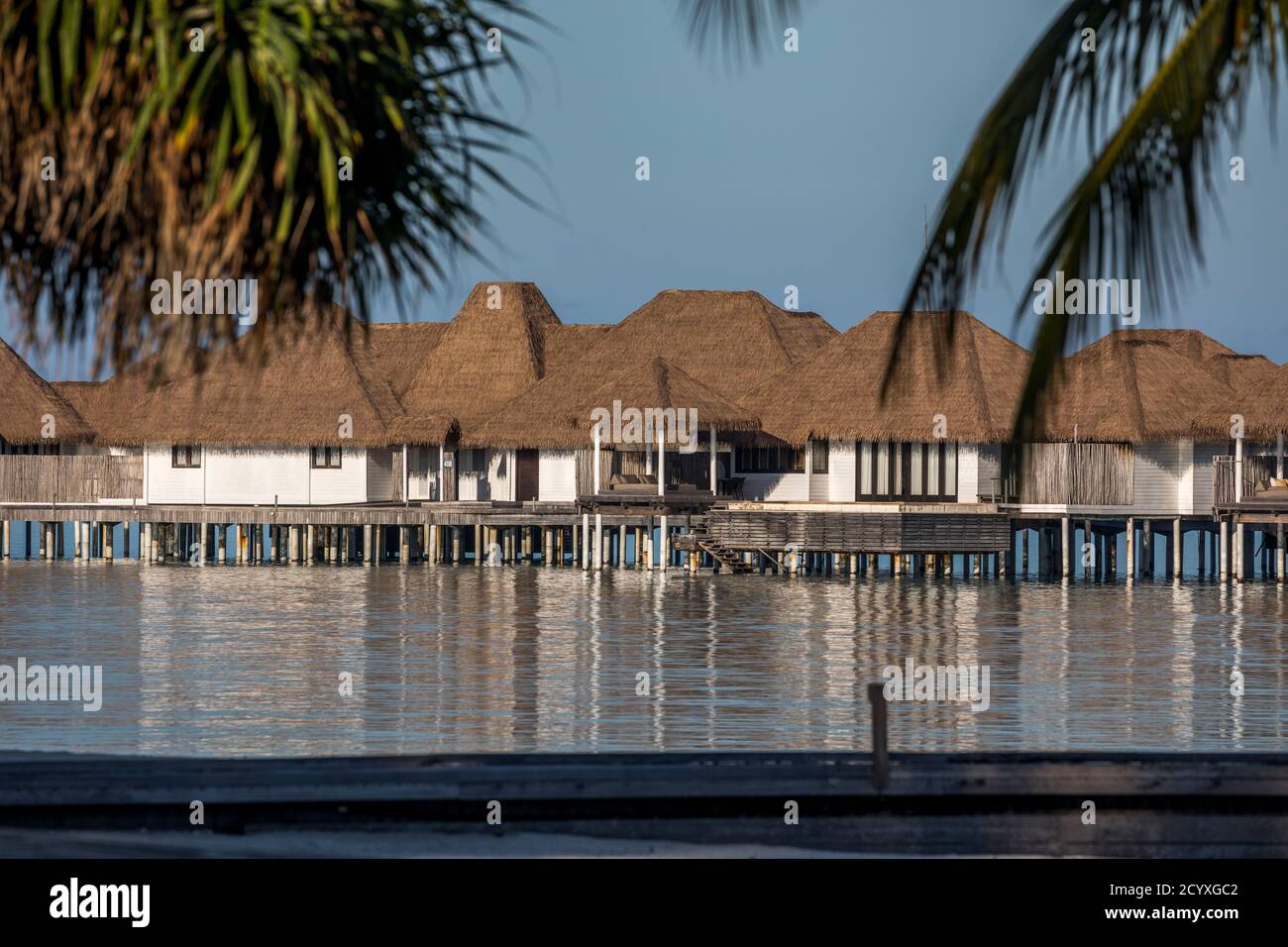 Como Maalifushi; Hotel; Wasservillen; Malediven Stockfoto