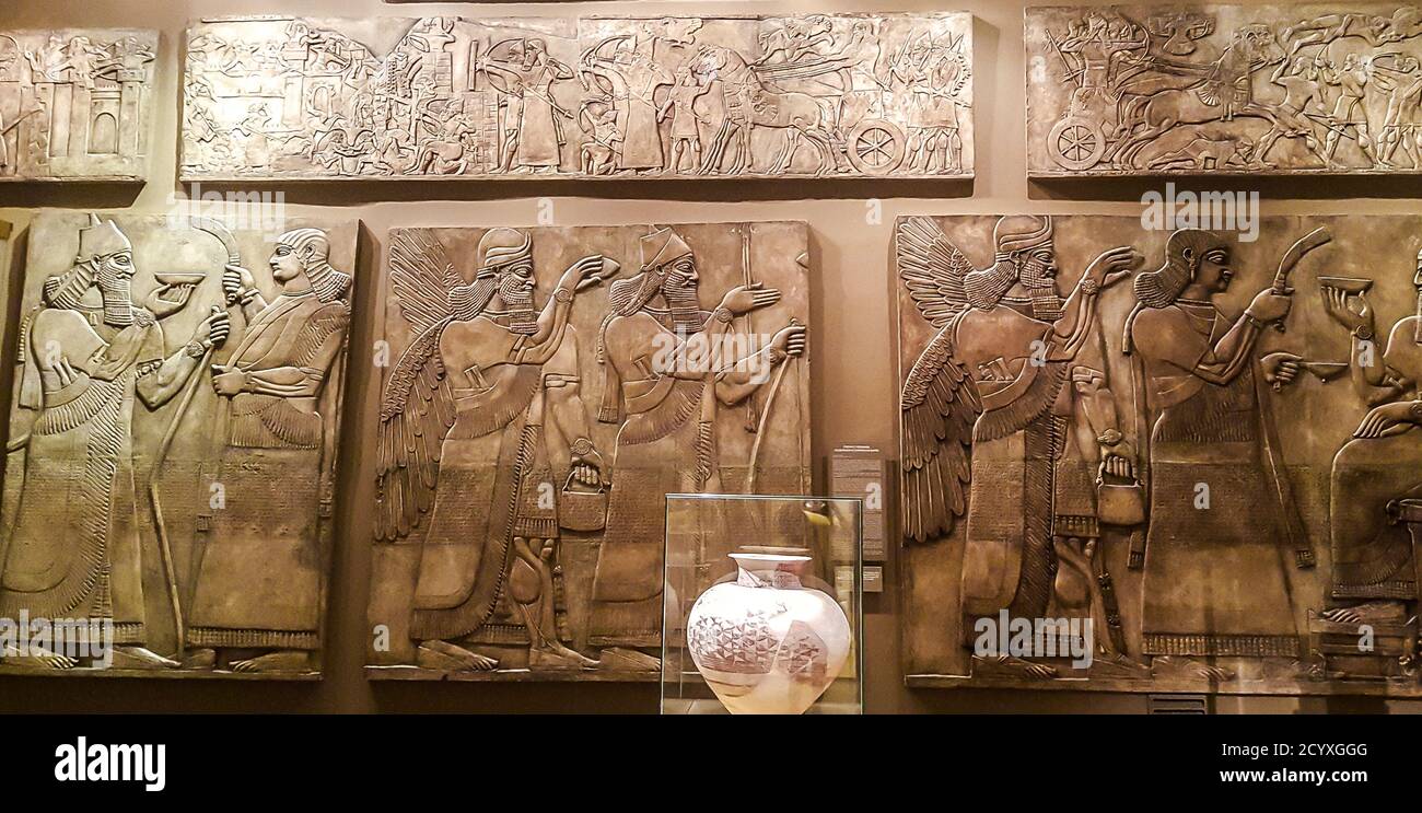 Gipsabgüsse der Reliefs aus den königlichen Palästen der assyrischen Könige. Puschkin-Museum, Moskau Stockfoto