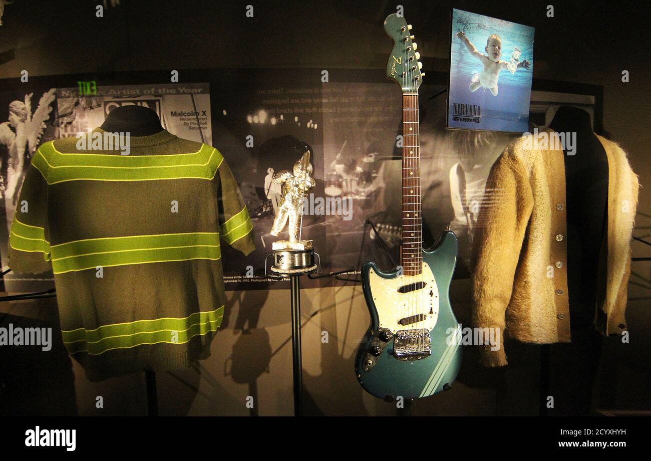 Selten ausgestellte Erinnerungsstücke, darunter ikonische Kleidung und  Musikinstrumente des verstorbenen Kurt Cobain der legendären Grunge-Band  Nirvana, sind auf der Ausstellung "Nirvana: Taking Punk to the Masses" des  Experience Music Project (EMP) in