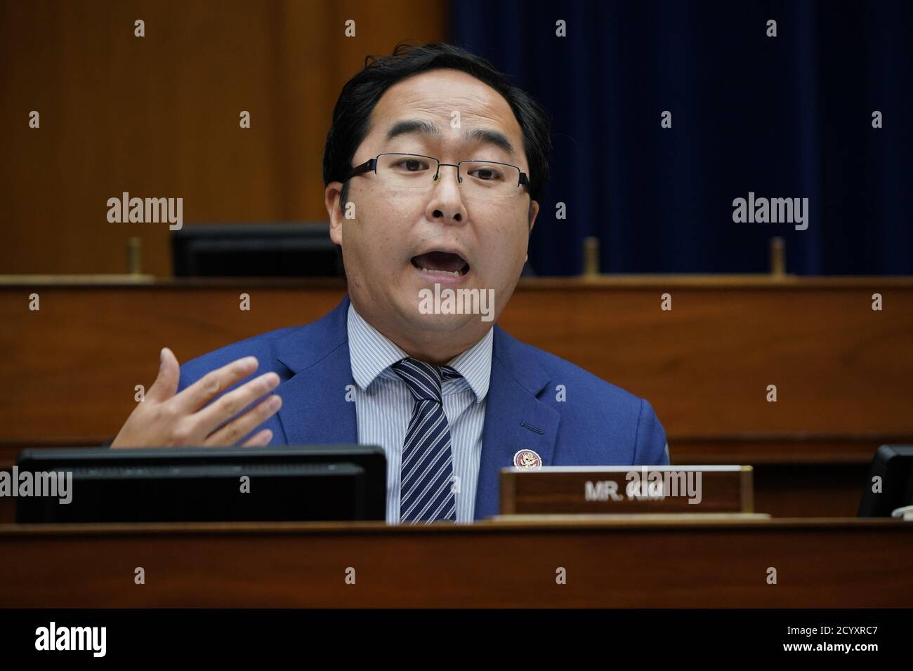 Washington, Usa. Oktober 2020. Rep. Andy Kim, D-N.J., spricht als Sekretär für Gesundheit und menschliche Dienste Alex Azar bezeugt das House Select Unterkomitee zur Coronavirus-Krise, auf dem Capitol Hill in Washington, DC am Freitag, 2. Oktober 2020. Pool Foto von J. Scott Applewhite/UPI Kredit: UPI/Alamy Live News Stockfoto