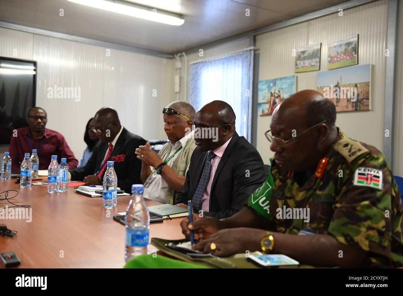 Am 16. Januar 2019 treffen sich Vertreter der AMISOM aus dem zivilen, militärischen und polizeilichen Sektor mit Generalleutnant ESA Pulkkinen, Leiter der EU für Militär- und Verhaltensfähigkeiten, im AMISOM-Hauptquartier in Mogadischu, Somalia. Stockfoto