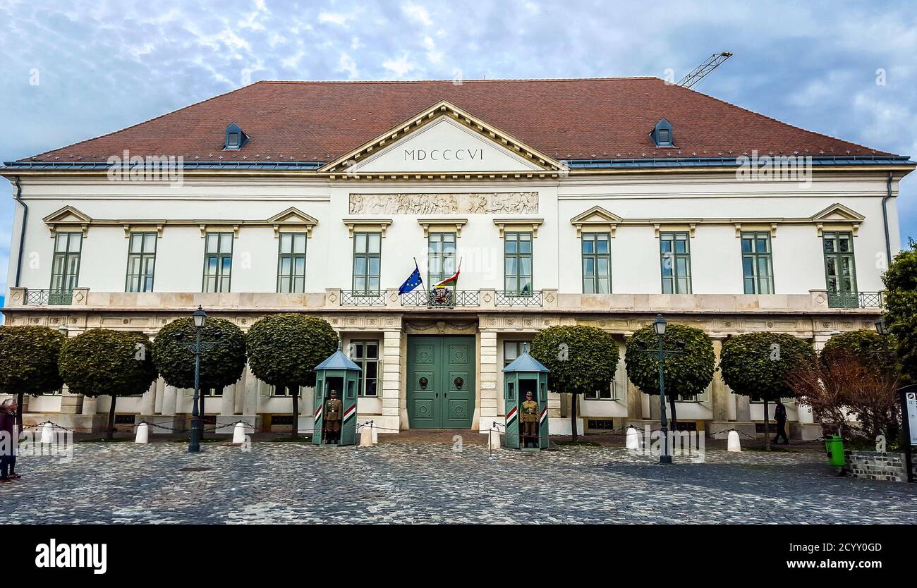 Sandor Palace - die offizielle Residenz des Präsidenten von Ungarn und der Sitz des Büros des Präsidenten. Budapest, Ungarn Stockfoto