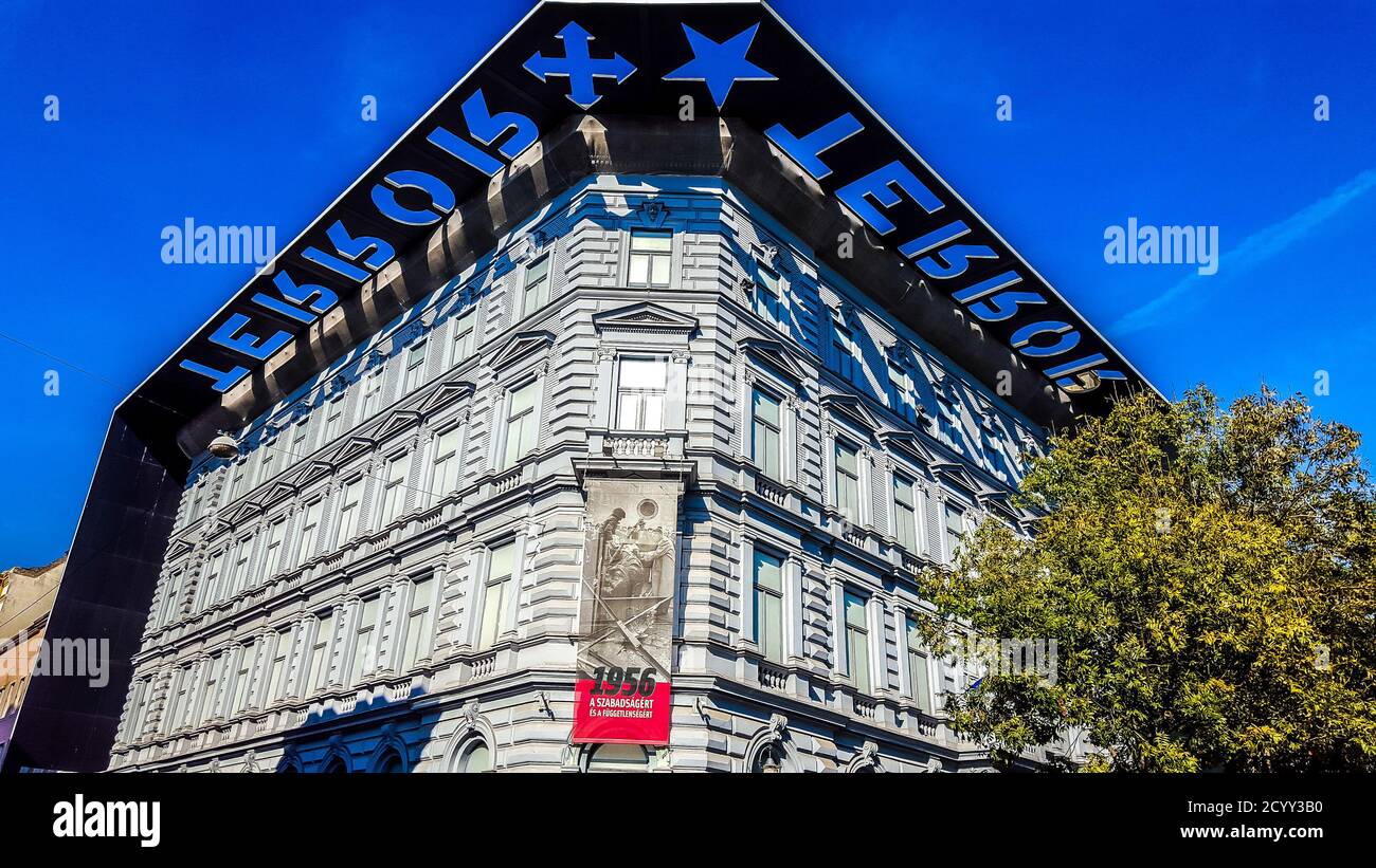 Haus des Terrors (Terror Haza). Museum in Budapest. Es enthält ein Denkmal für die Opfer der faschistischen und kommunistischen Regime im 20. Jahrhundert in Ungarn. Stockfoto