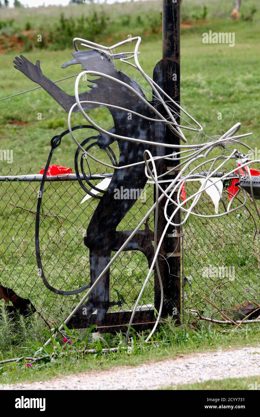 Wrapped Around Wire Stockfotos Und Bilder Kaufen Seite 3 Alamy