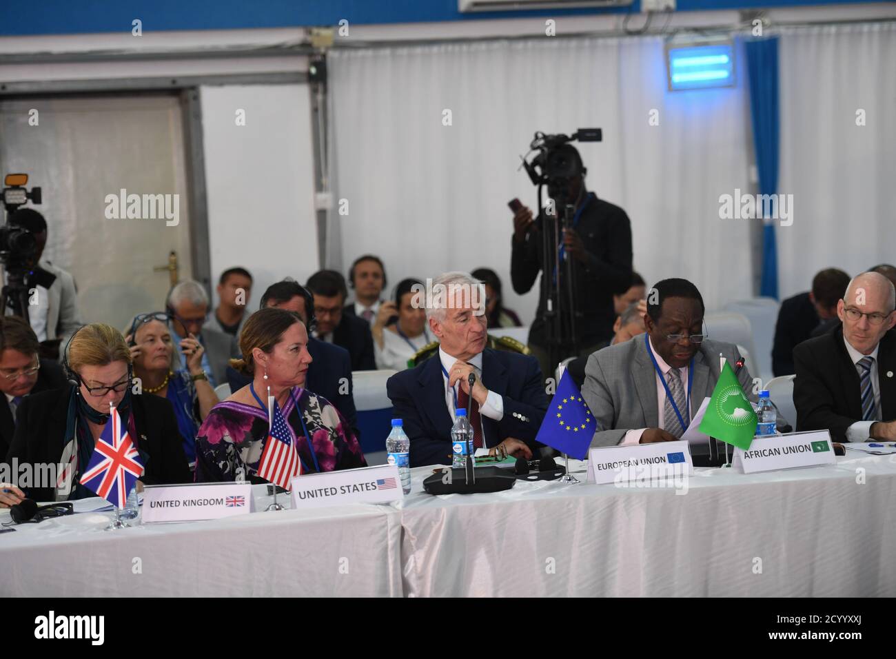 Am 2. Oktober 2019 sprach Botschafter Francisco Madeira, Sonderbeauftragter der Kommission der Afrikanischen Union für Somalia, an den Teilnehmern der zweiten Tagung des Somalia Partnerschaftsforums in Mogadischu. Ziel des Forums war es, die internationale Zusammenarbeit für den Frieden und die Entwicklung Somalias zu fördern. Stockfoto