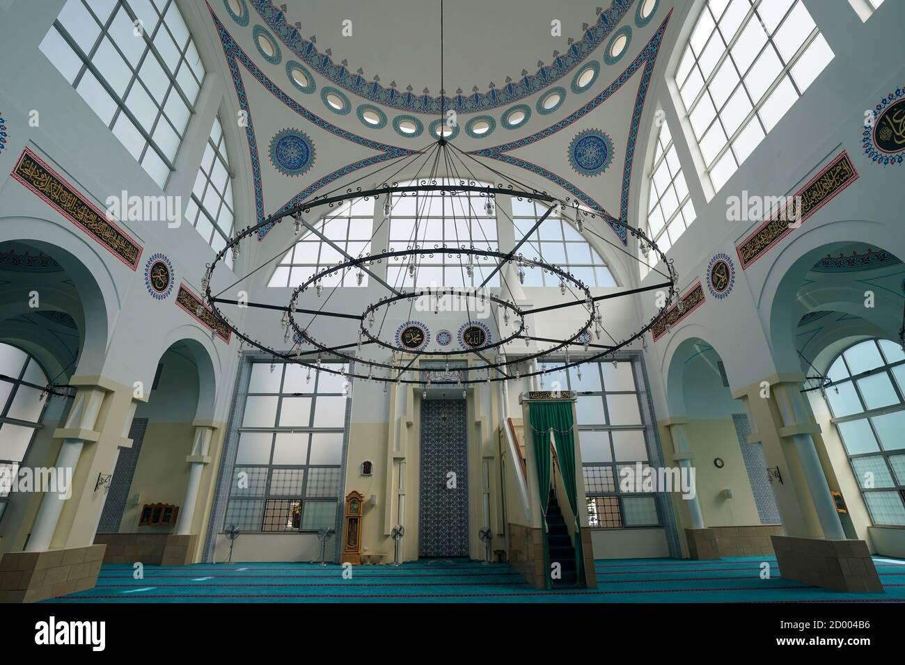 Shkodra, Albanien. Juni 2020. Die Innenansicht der zentralen Moschee Shkodra, auch EBU-Bekr-Moschee genannt Quelle: Peter Endig/dpa-Zentralbild/ZB/dpa/Alamy Live News Stockfoto