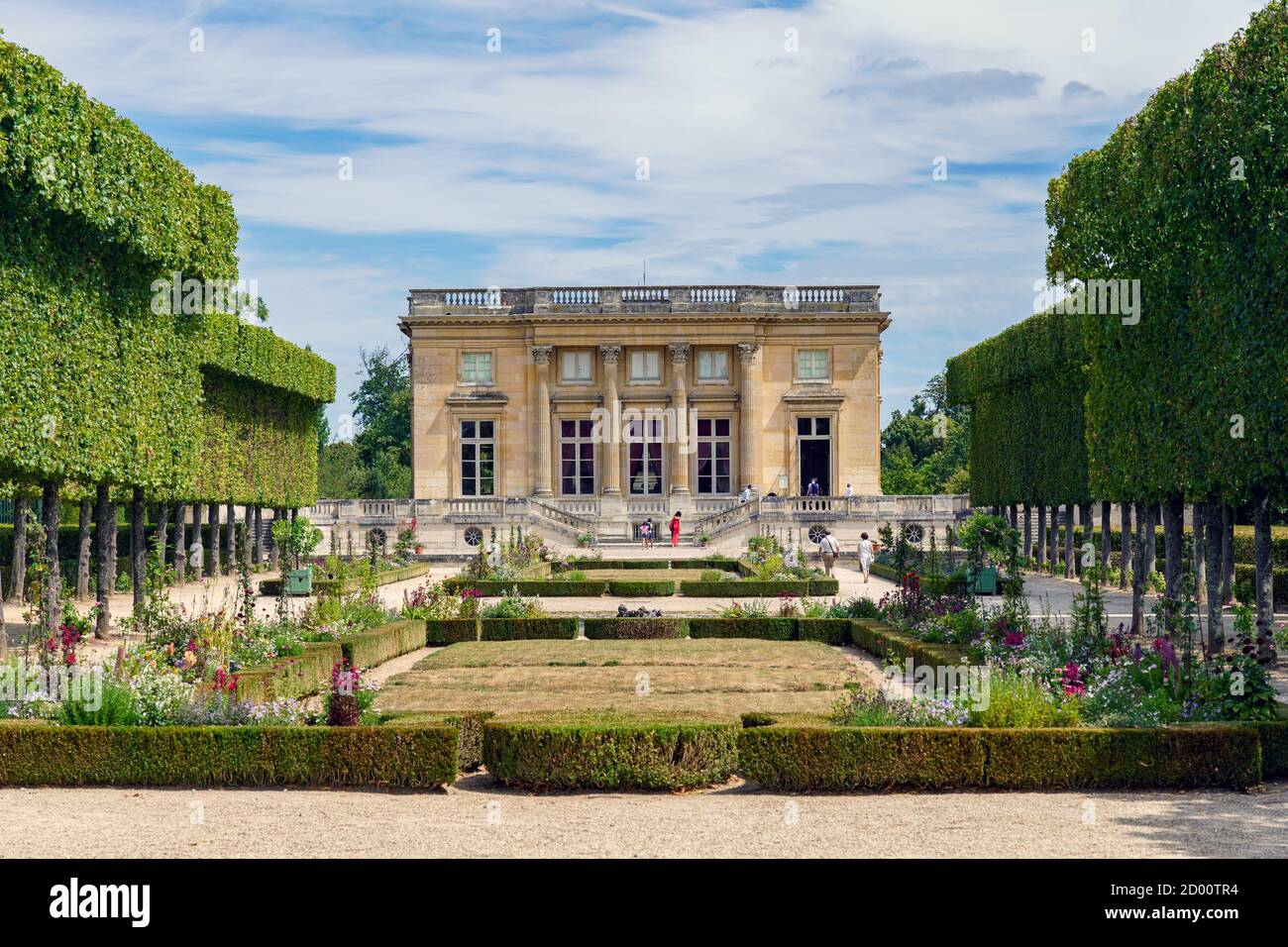 Der Petit Trianon und der Französische Garten im Park De Versailles - Frankreich Stockfoto