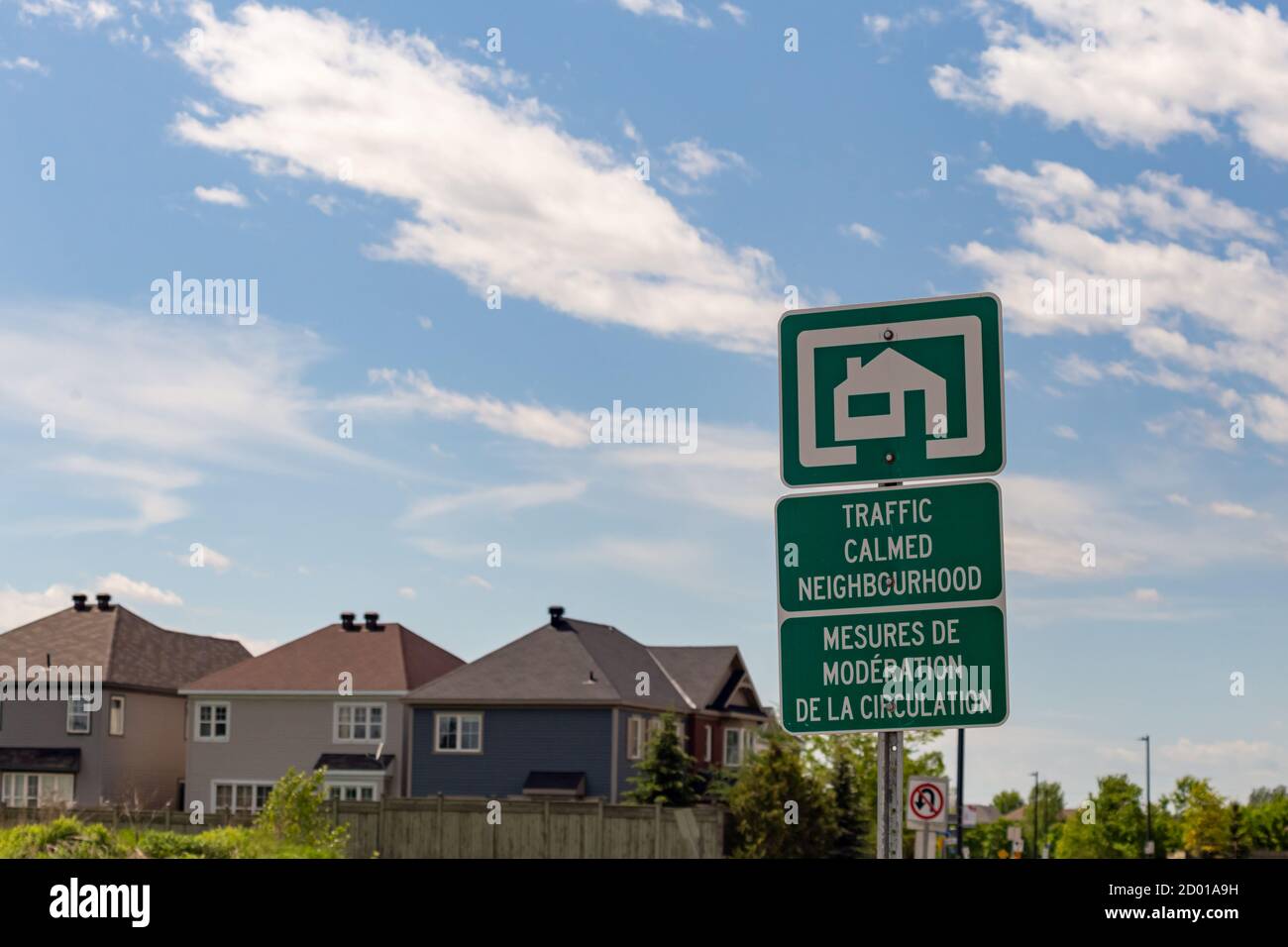 Ein Straßenschild markiert den Eingang zu einem verkehrsberuhigten Viertel in Stittsville Vorort von Ottawa, Ontario, Kanada. Stockfoto