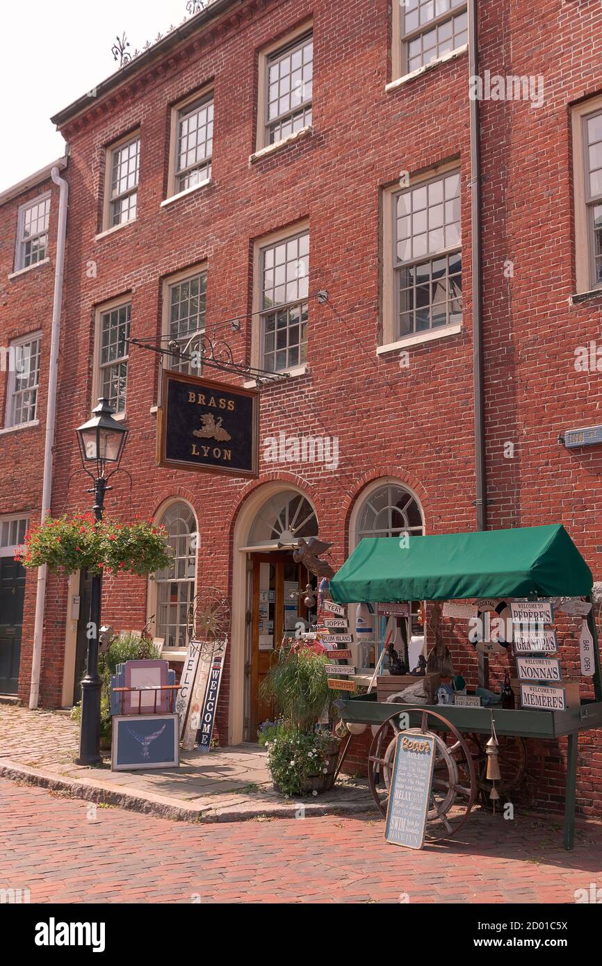 Brass Lyon Gift Shop, in der Innenstadt historischen Marktplatz, Newburyport, Massachusetts. Stockfoto