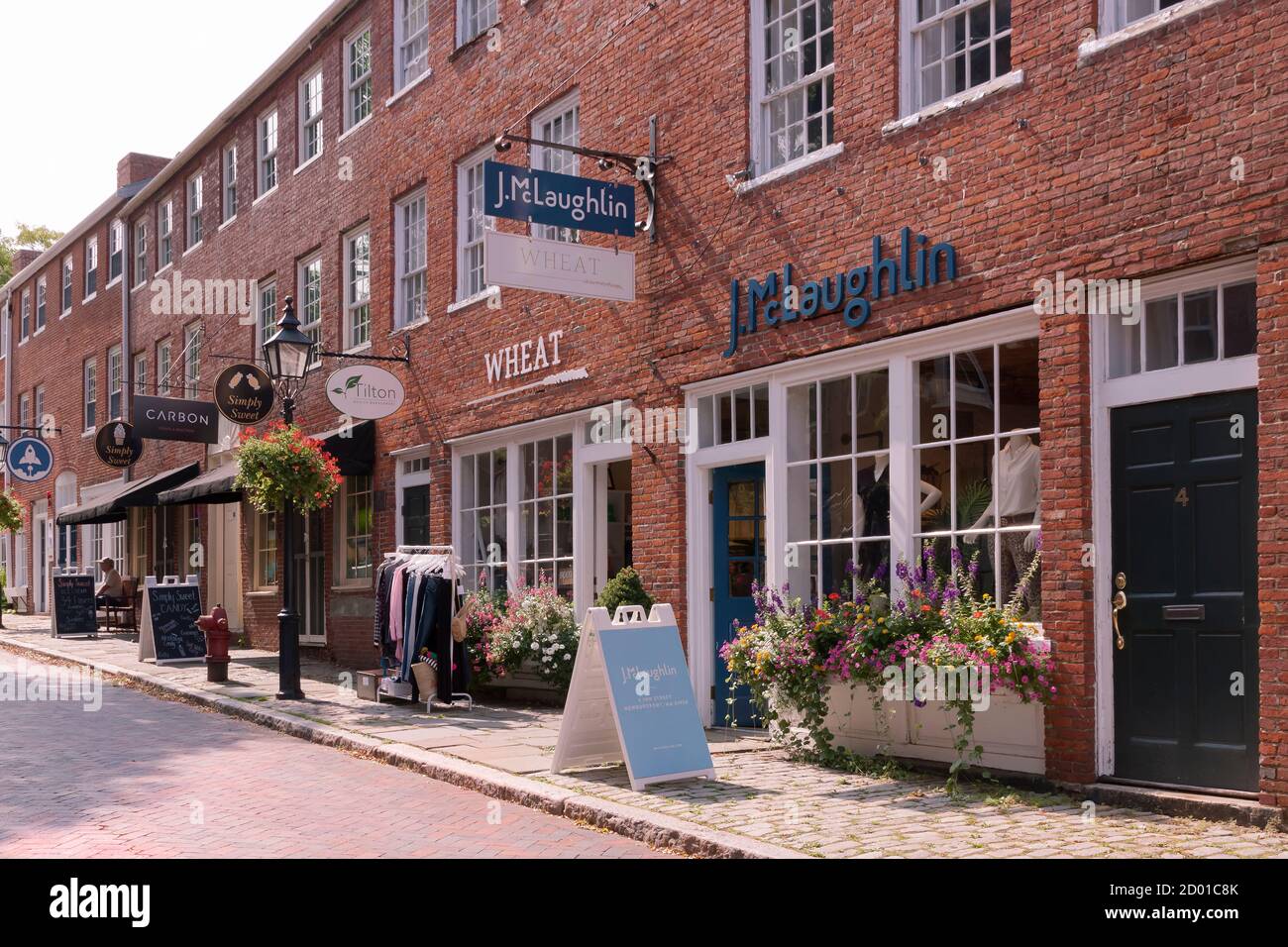Geschäfte und Geschäfte entlang der Inn Street im historischen Newburyport, Massachusetts, USA. Stockfoto