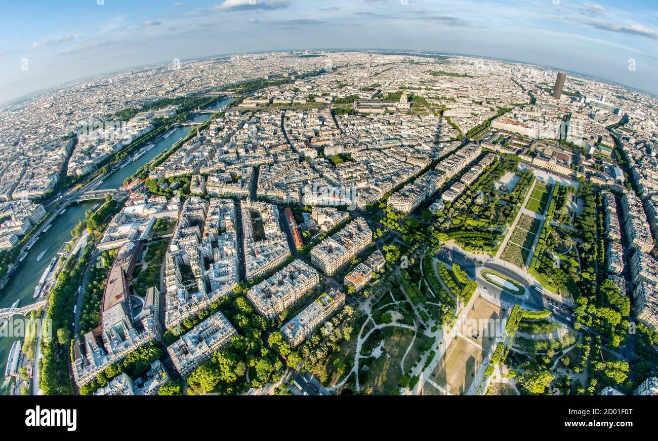 Blick über Paris von der Spitze des Eiffelturms. Stockfoto