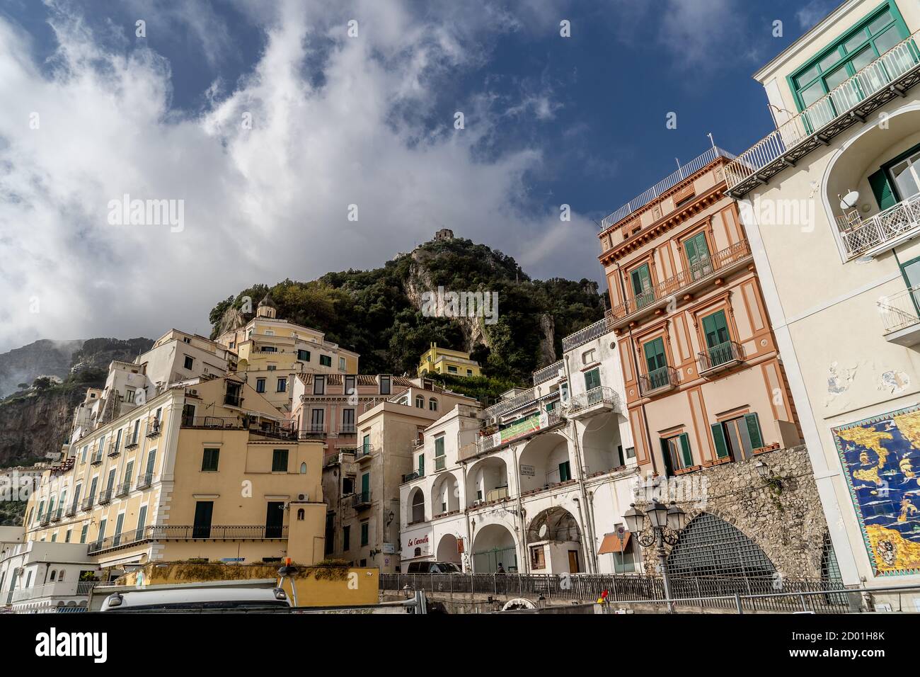 Blick auf die schöne Amalfi in Amalfi Küste, Kampanien, Italien Stockfoto