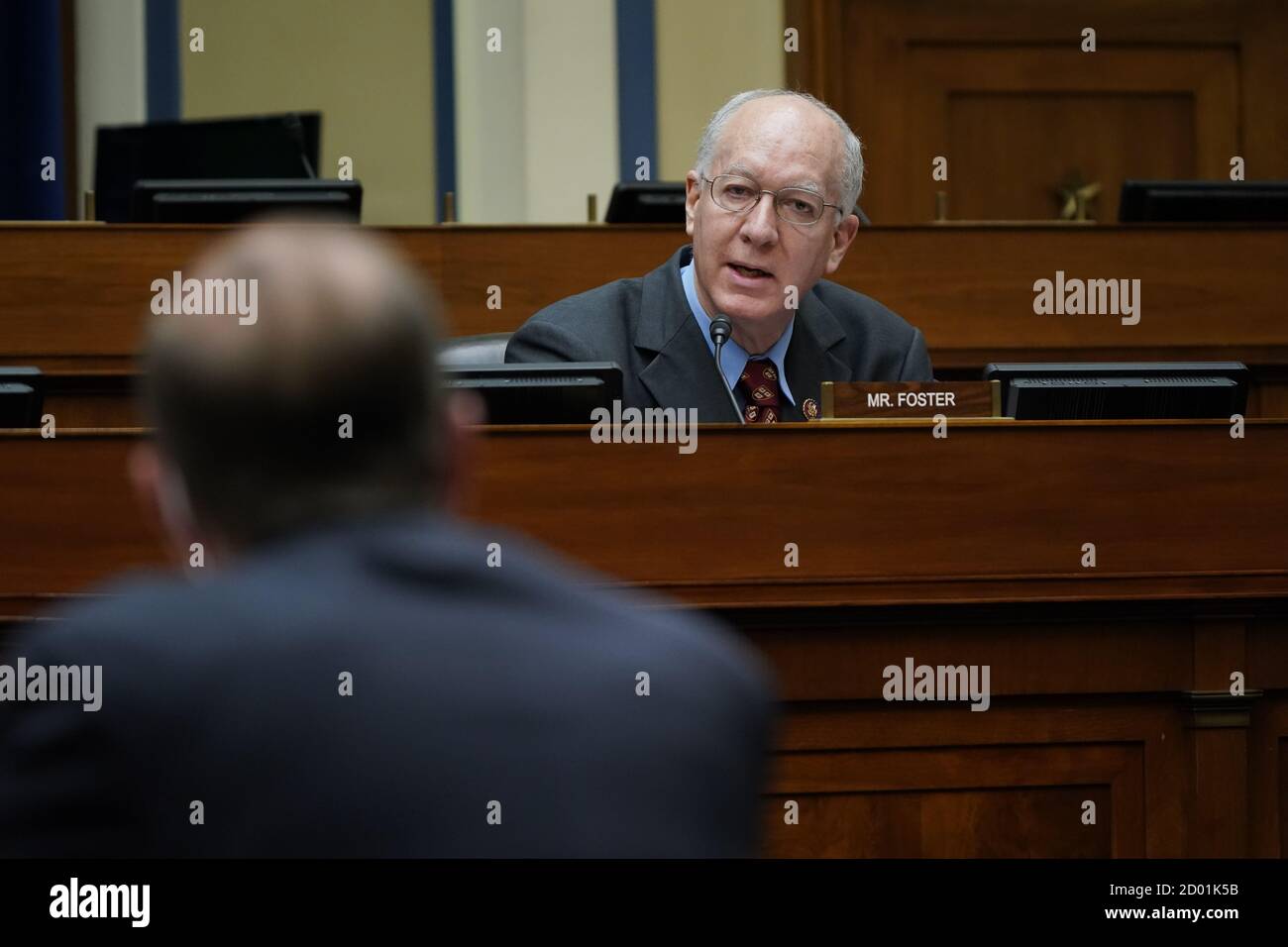 Der US-amerikanische Repräsentant Bill Foster (Demokrat von Illinois) spricht als US-Gesundheitsminister Alex Azar vor dem House Select Unterausschuss zur Coronavirus-Krise auf dem Capitol Hill in Washington am Freitag, den 2. Oktober 2020. Quelle: J. Scott Applewhite/Pool via CNP Stockfoto