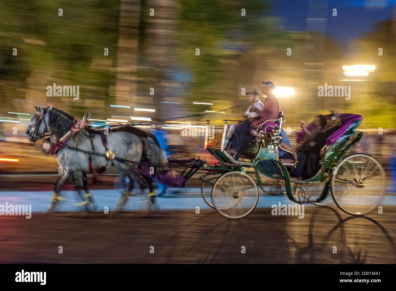 Pferdekutsche Kutsche in Platz Jemaa El Fna in Marrakesch, Marokko. Stockfoto