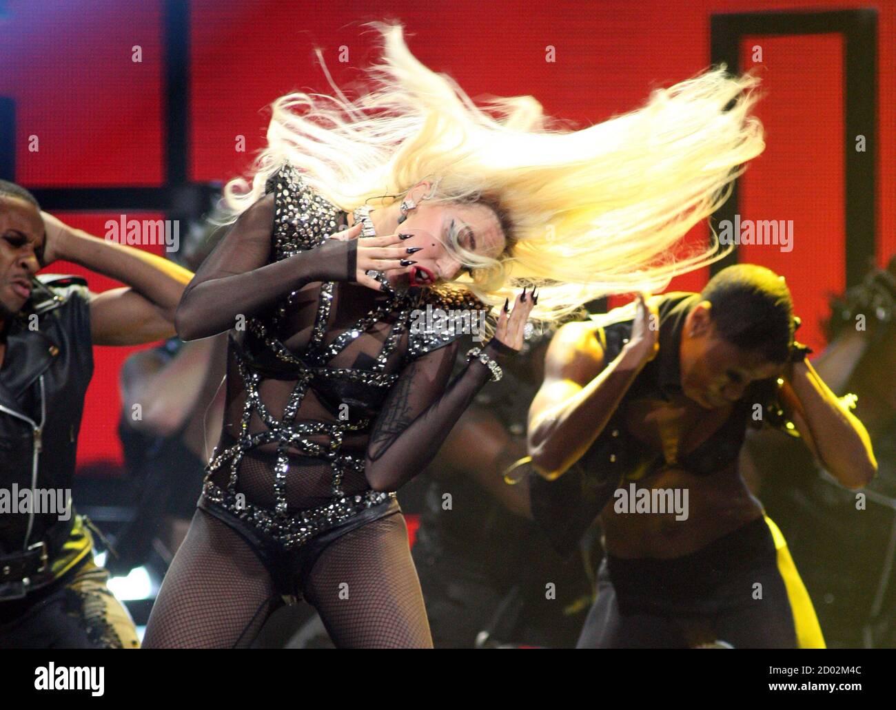 Lady Gaga führt während des zweiten Tages der iHeartRadio Music Festival in der MGM Grand Garden Arena in Las Vegas, Nevada 24. September 2011. Das Fest markiert den offiziellen Start von iHeartRadio, Clear Channel kostenlose Digitalradio Produkt mehr als 800 Rundfunk und digitalen Sender aus 150 Städten verbinden. REUTERS/Steve Marcus (Vereinigte Staaten - Tags: ENTERTAINMENT) Stockfoto