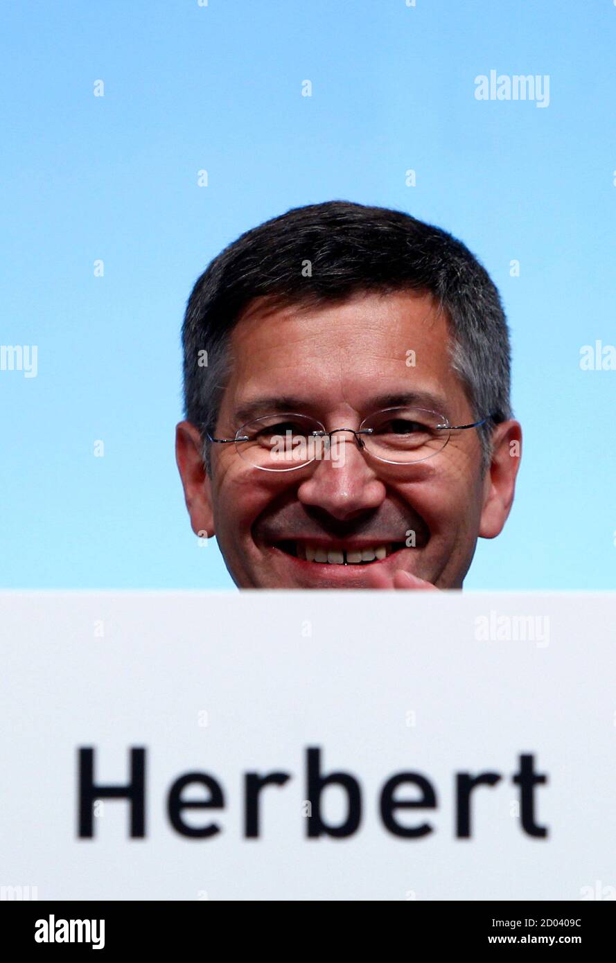 Herbert Hainer, Vorstandsvorsitzender Adidas, die weltweit zweitgrößte  Sport Bekleidung Firma besucht die Firma Hauptversammlung in der nördlichen  bayerischen Fürth bei Nürnberg 8. Mai 2013. Das deutsche Bundeskartellamt  nimmt einen genaueren Blick auf
