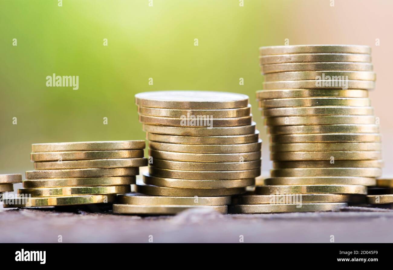 Goldgeldmünzen, finanzielle Anreize für Coronavirus, Hilfspaket Symbol, Hilfekonzept Stockfoto