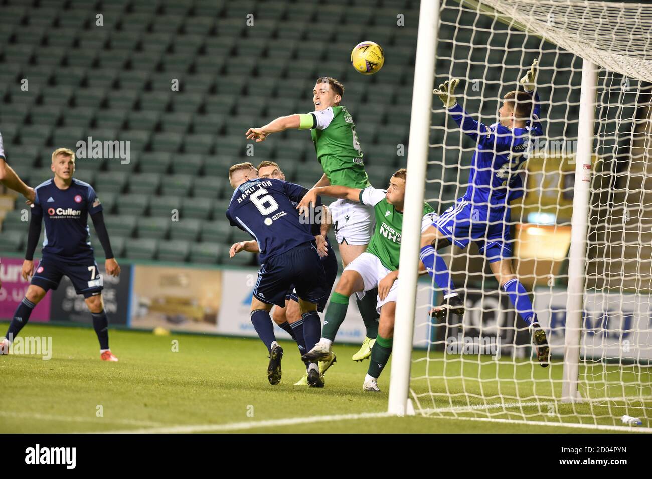 Easter Road Stadium Edinburgh. Scotland.UK .2nd-Oct-20 Scottish Premiership Spiel Hibernian gegen Hamilton. Hibs Paul Hanlon führt nach Hause 3. Tor gegen Hamilton Kredit: eric mccowat/Alamy Live News Stockfoto