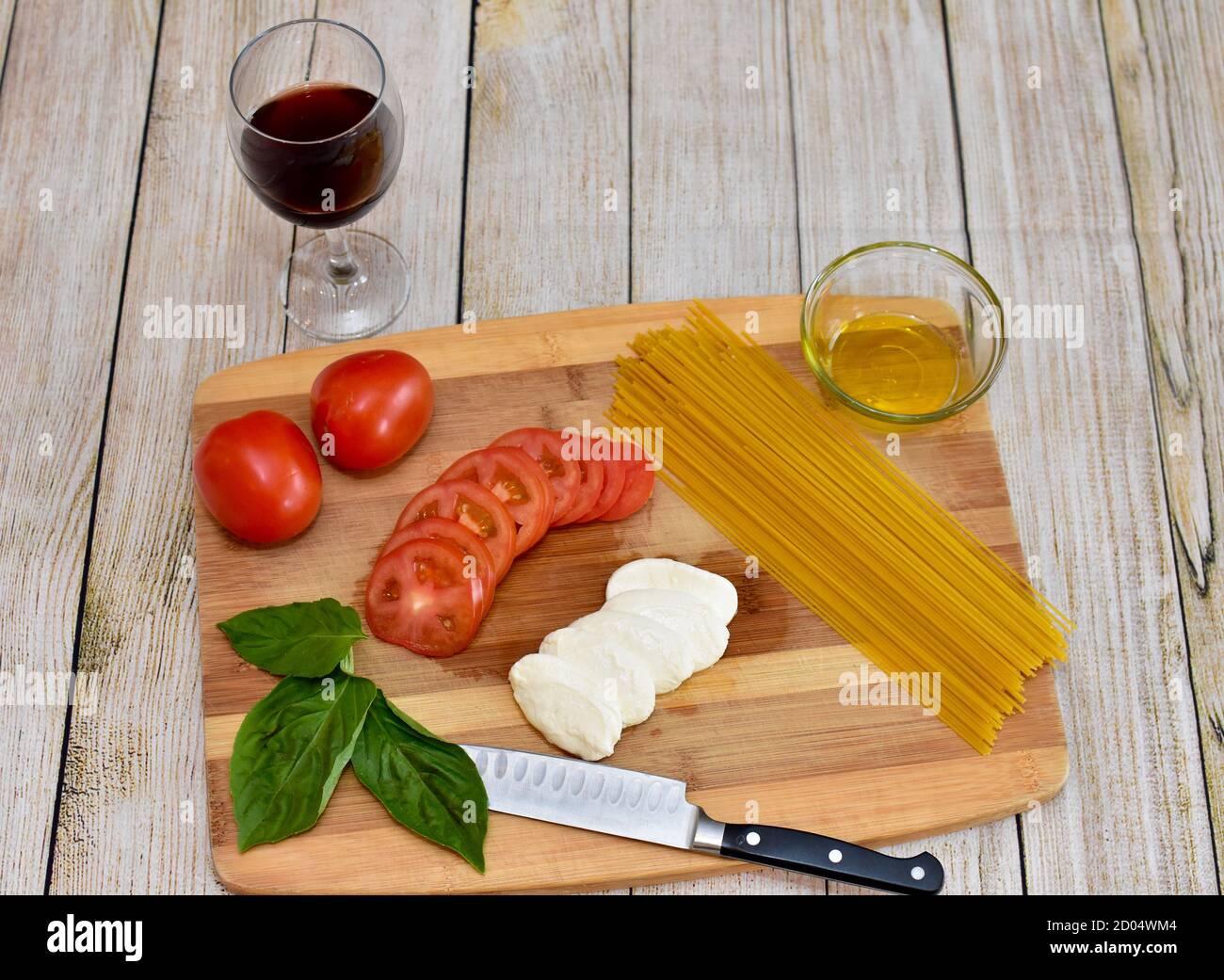 Frische Bio-gesunde einfache Mahlzeit Kit Zutaten bereit, um zuzubereiten Köstliche italienische Mahlzeiten mit Freunden und Familie zu teilen Stockfoto