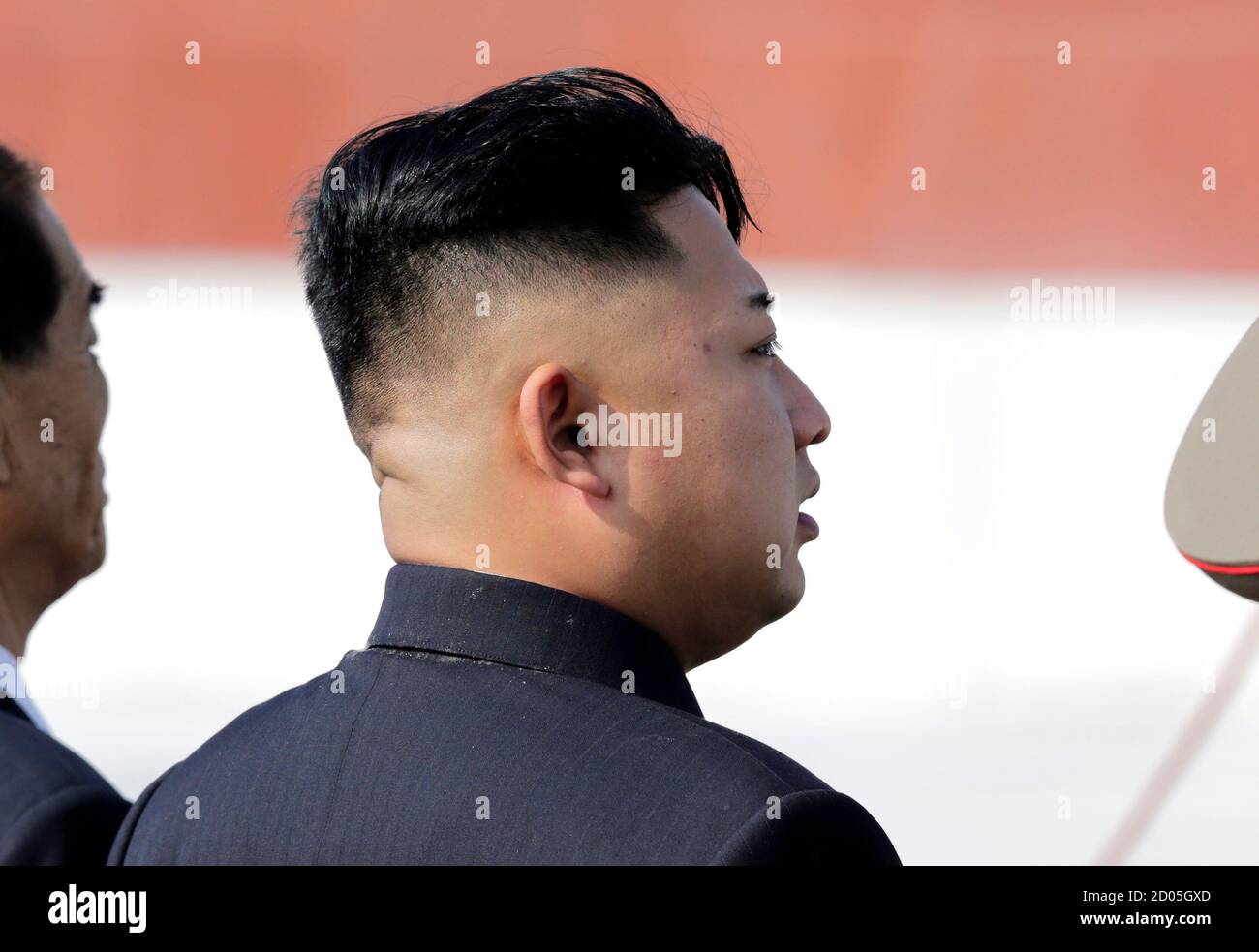 Nordkoreas Staatschef Kim Jong-un besucht die Eröffnungsfeier der Friedhof der gefallenen Fighters für das koreanische Volk Armee (KPA) in Pjöngjang 25. Juli 2013, im Rahmen der Feierlichkeiten vor dem 60. Jahrestag der Unterzeichnung eines Waffenstillstands in den 1950 - 1953 Korea-Krieg. REUTERS/Jason Lee (Nordkorea - Tags: militärische Politik Jahrestag) Stockfoto