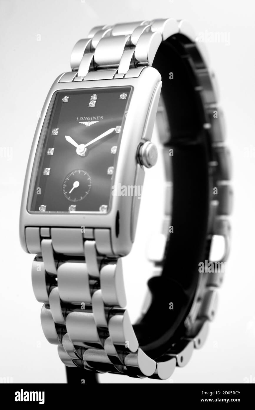 Rome, Italy 01.10.2020 - Longines Armbanduhr. Berühmte schweizer Uhrenmarke Stockfoto