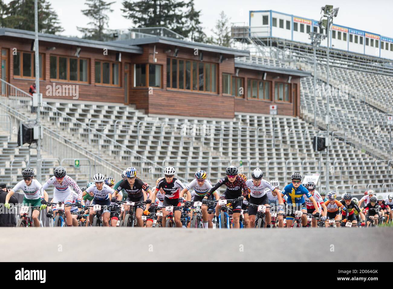 Biker´s Aktion während der Frauen-Kurzstrecke beim Mountainbike-Weltcup in Nove Mesto na Morave, Tschechische Republik, 1. Oktober 2020. (CTK Stockfoto