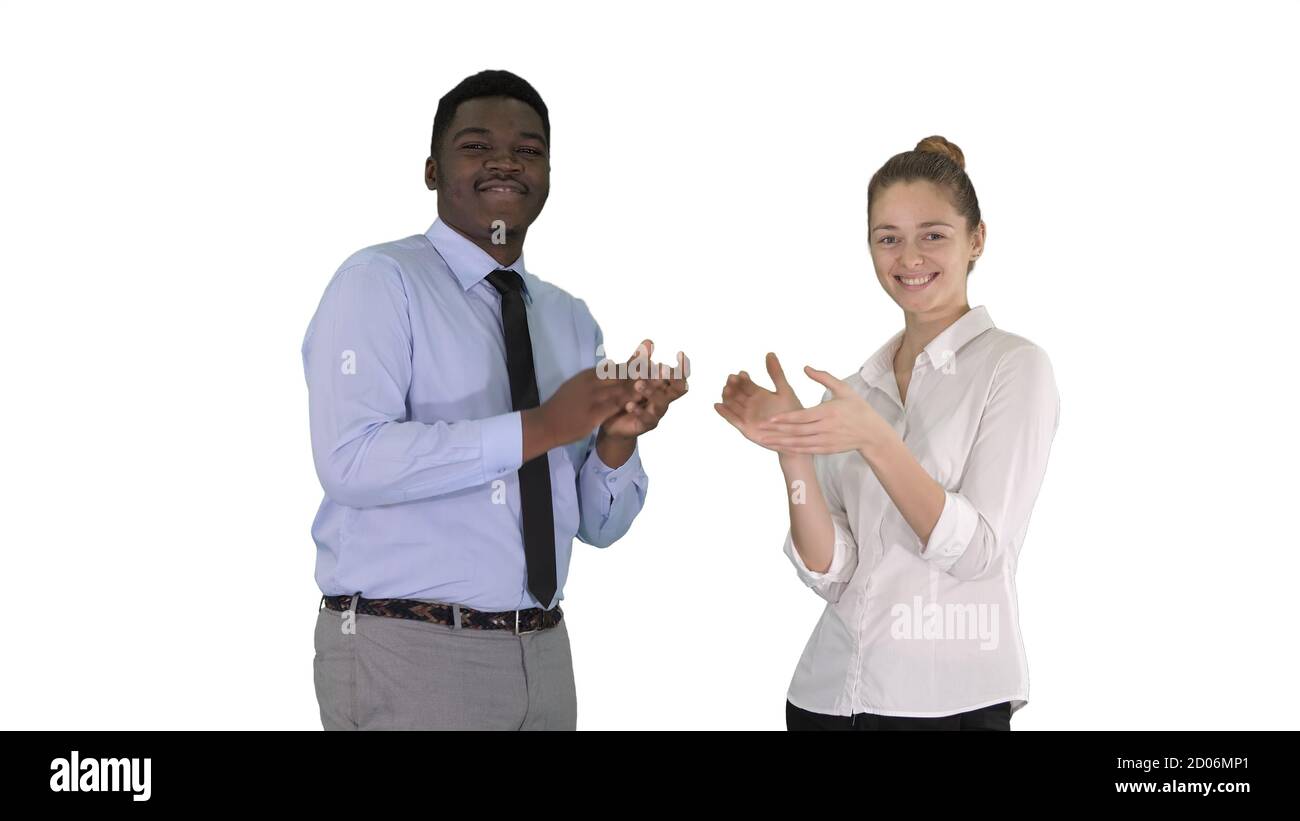 Ein Geschäftsmann und eine Geschäftsfrau applaudieren auf weißem Hintergrund Stockfoto