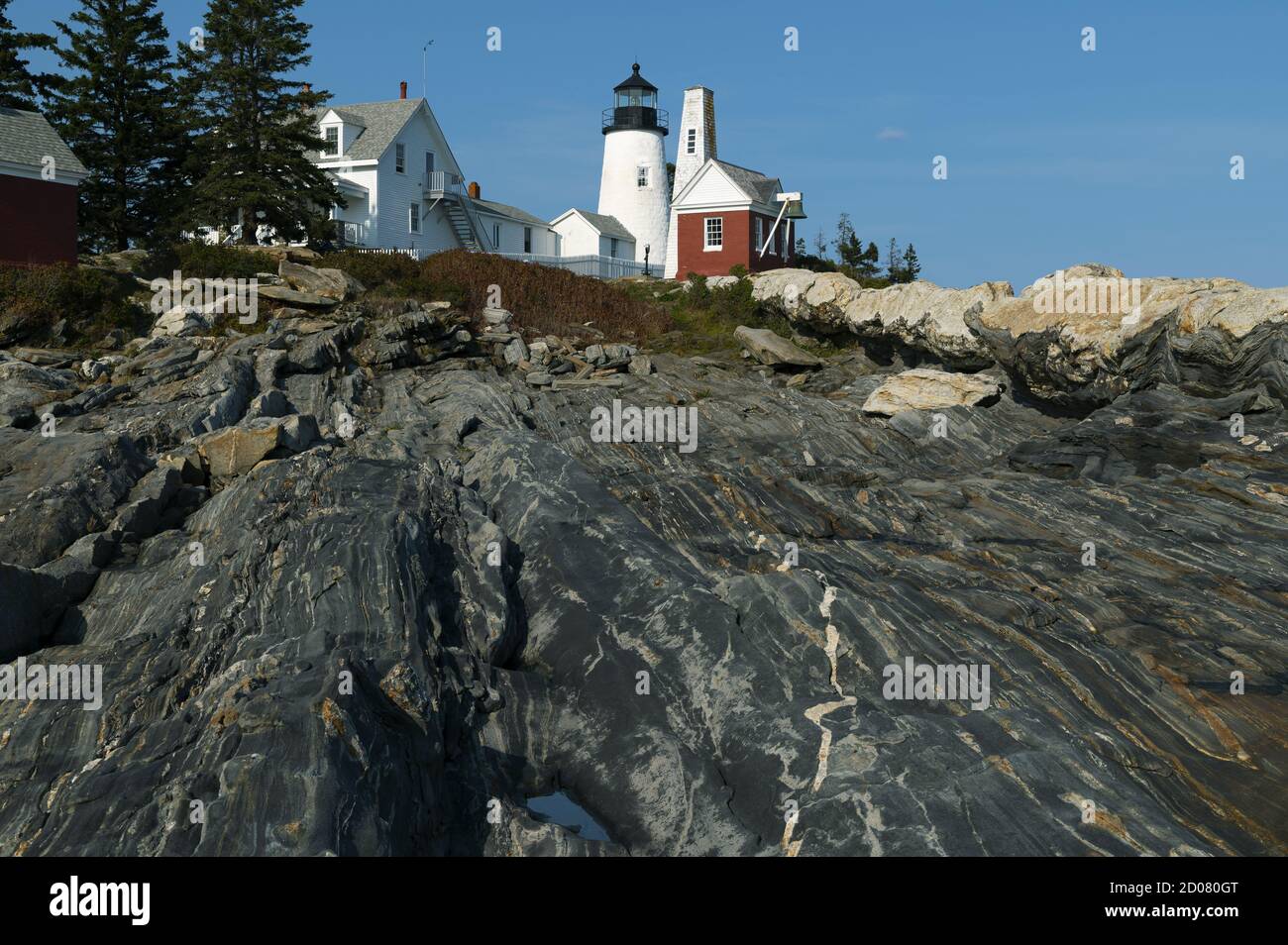 Pemaquid Point Leuchtturm liegt auf der Spitze der einzigartigen metamorphen Felsformationen in der Mitte der Küste Maine. Es ist eines der beliebtesten Reiseziele. Stockfoto