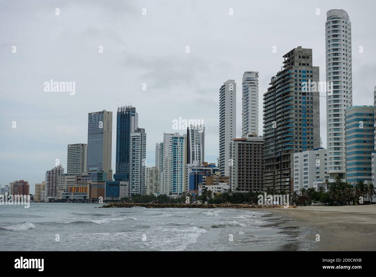 Strand geschlossen oder Shutdown-Konzept inmitten covid 19 Ängste und Panik über ansteckende Virus Ausbreitung in Bocagrande, Cartagena, Kolumbien Stockfoto