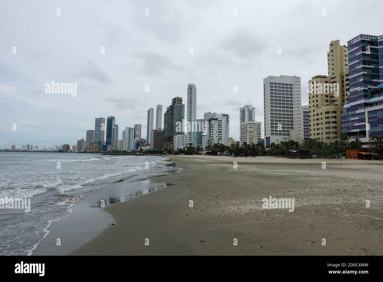 Strand geschlossen oder Shutdown-Konzept inmitten covid 19 Ängste und Panik über ansteckende Virus Ausbreitung in Bocagrande, Cartagena, Kolumbien Stockfoto