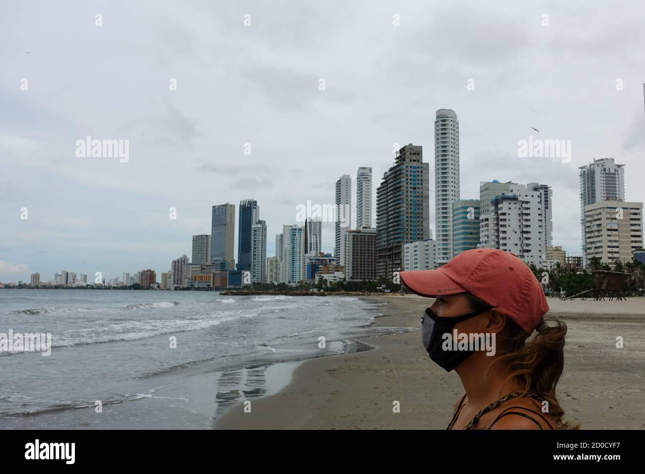 Strand geschlossen oder Shutdown-Konzept inmitten covid 19 Ängste und Panik über ansteckende Virus Ausbreitung in Bocagrande, Cartagena, Kolumbien Stockfoto
