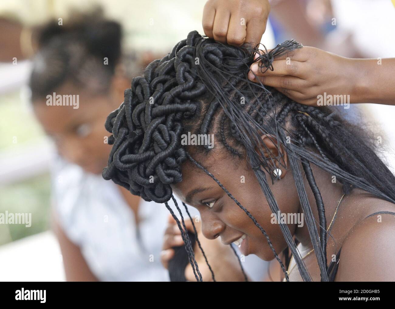 Afro Frisuren Stockfotos Und Bilder Kaufen Alamy