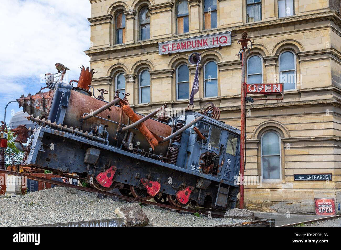 Oamaru, Otago, Neuseeland: Das Steampunk-Hauptquartier am Eingang des viktorianischen Bezirks von Oamaru Stockfoto