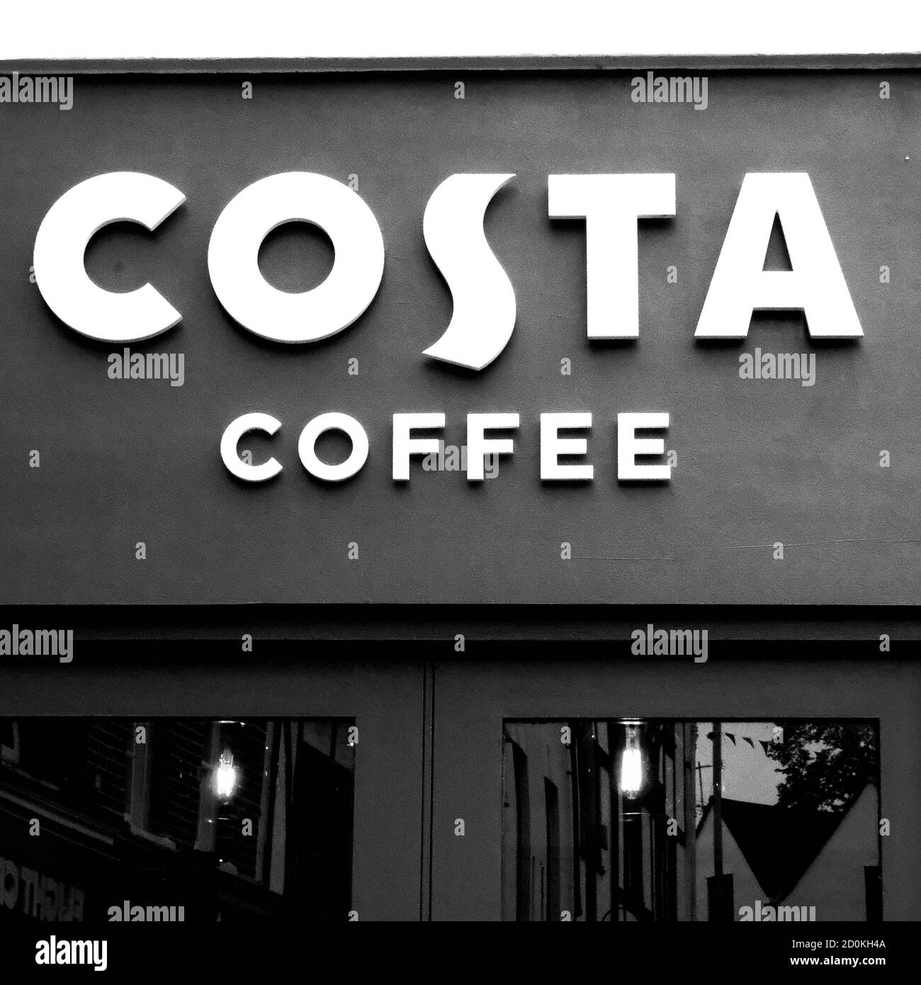 Nahaufnahme Von Costa Coffee Shop Vorne Logo Mit Nein Menschen Stockfoto