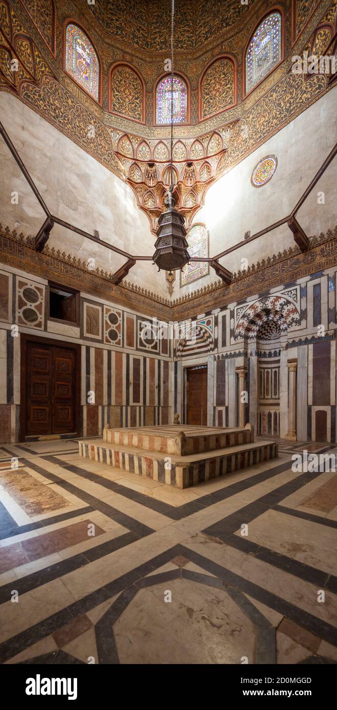 Innenraum des Mausoleums, Mamluk-Komplex von Sultan Barquq, Kairo, Ägypten Stockfoto