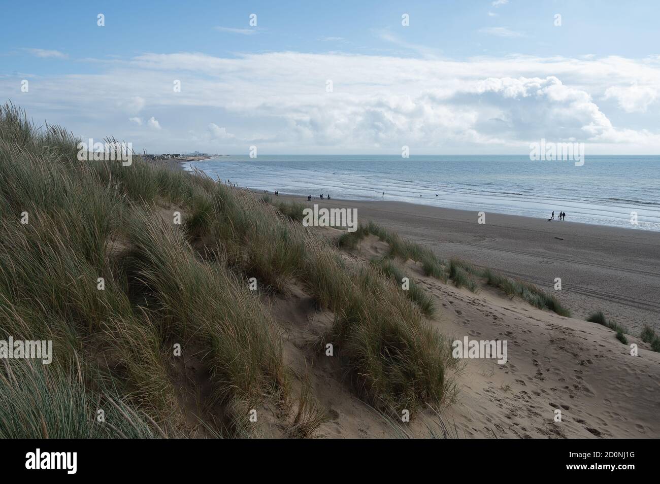 Blick auf Camber Sands von der Spitze einer Sanddüne, East Sussex Stockfoto