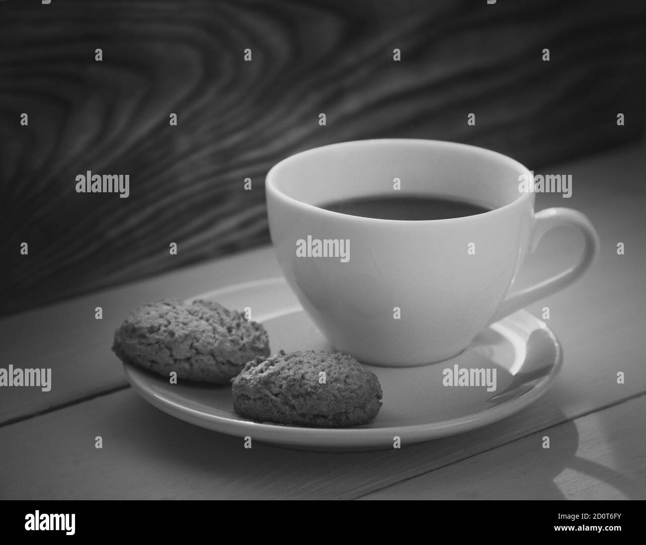 Tasse heißen Espresso und Keksen Stockfoto