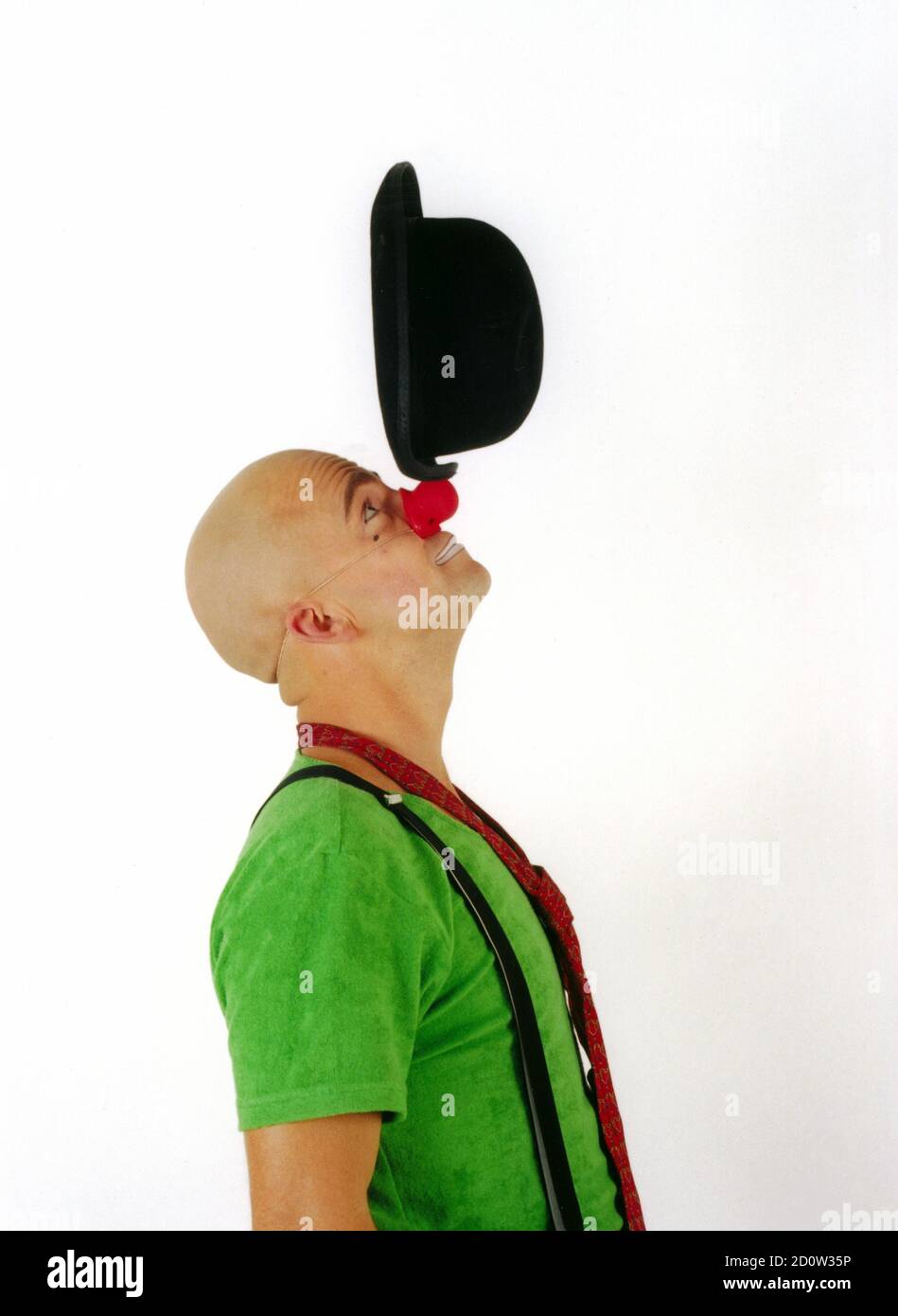 Clown Balances Hut auf Nase, Berlin, Deutschland, Europa Stockfoto Clown Balances Hut auf Nase, Berlin, Deutschland, Europa Stockfoto