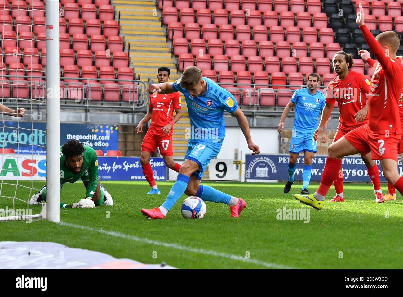 London, England. 3. Oktober 2020 George Lloyd von Cheltenham erzielt das erste Tor seiner Mannschaft während des Sky Bet League 2-Spiels zwischen Leyton Orient und Cheltenham Town am Samstag, 3. Oktober 2020 im Matchroom Stadium, London. (Kredit: Ivan Yordanov, MI Nachrichten) Kredit: MI Nachrichten & Sport /Alamy Live Nachrichten Stockfoto