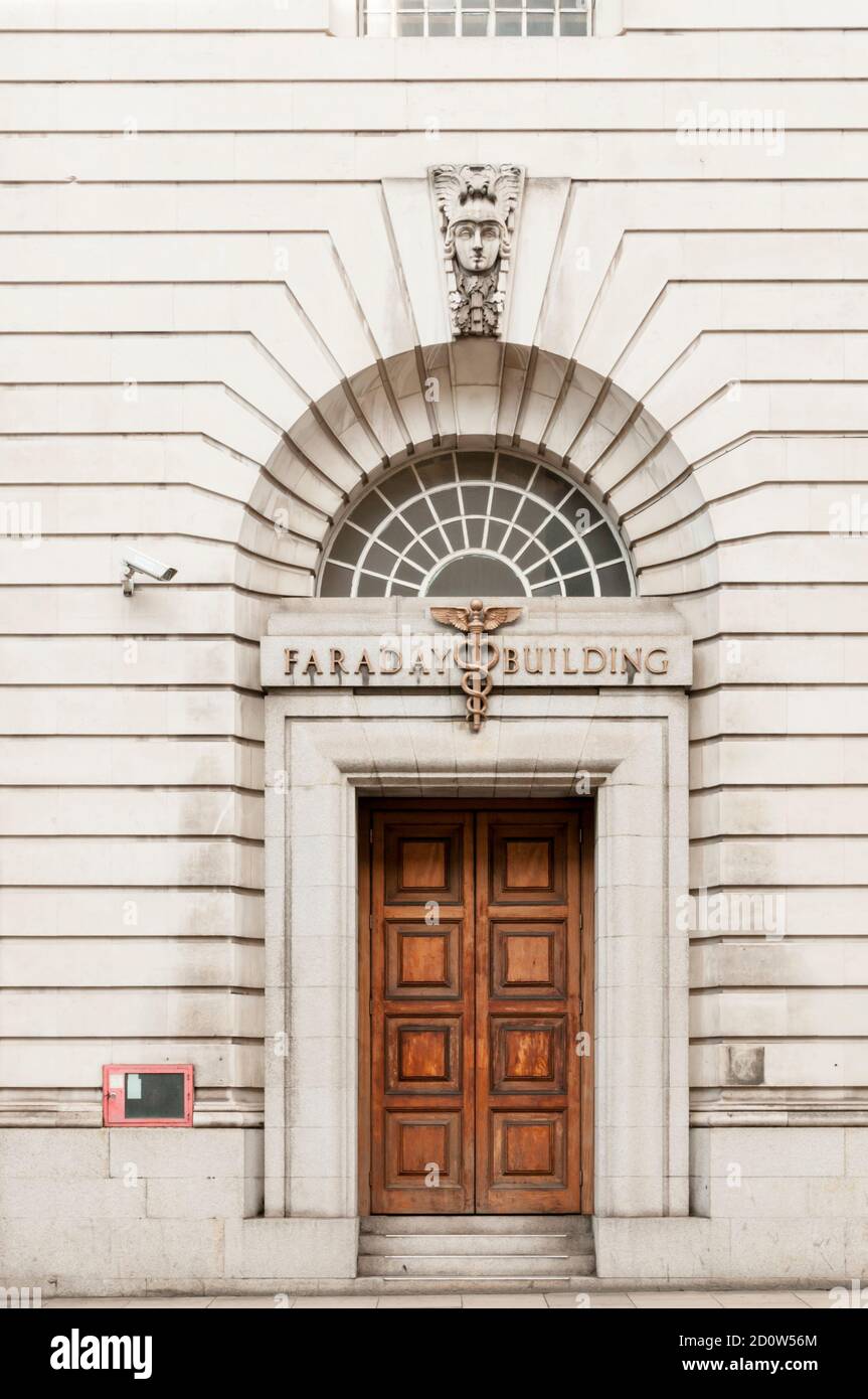 Das Faraday Building in der Queen Victoria Street war die erste Telefonanlage des GPO in London und wird noch heute von BT genutzt. Stockfoto